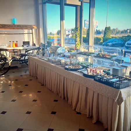 מאחובה Hotel Sezam מראה חיצוני תמונה