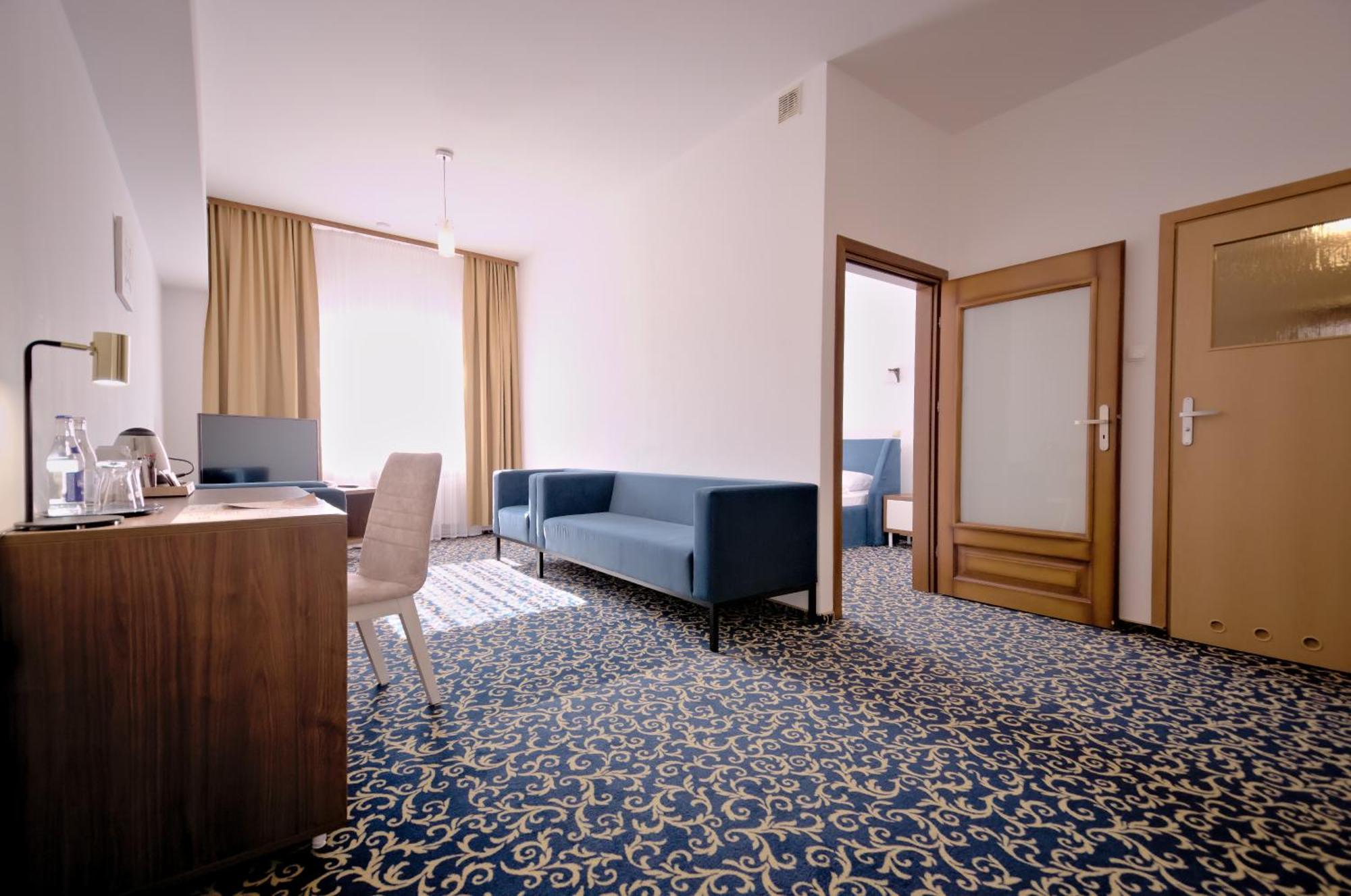 מאחובה Hotel Sezam מראה חיצוני תמונה