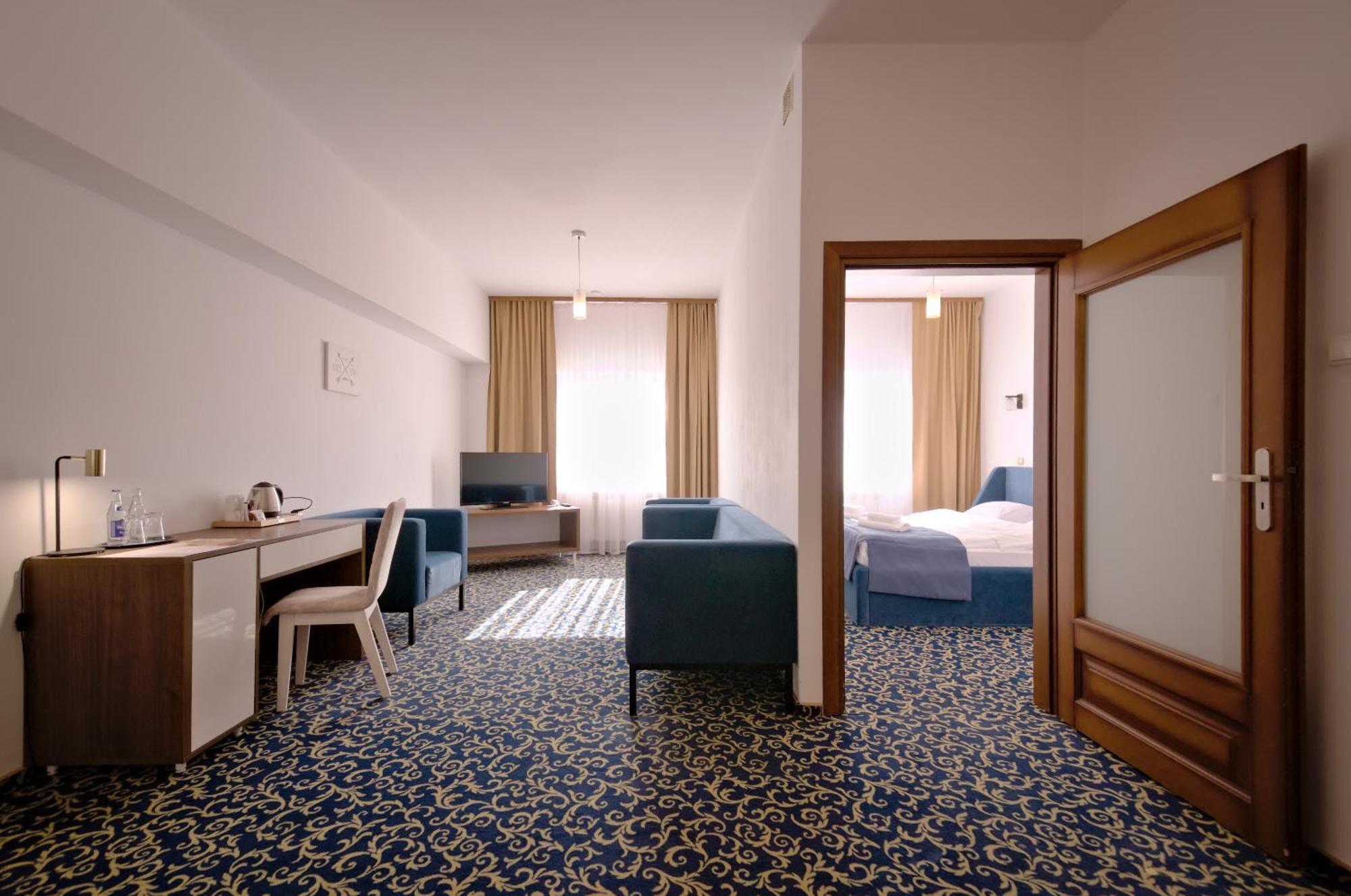 מאחובה Hotel Sezam מראה חיצוני תמונה
