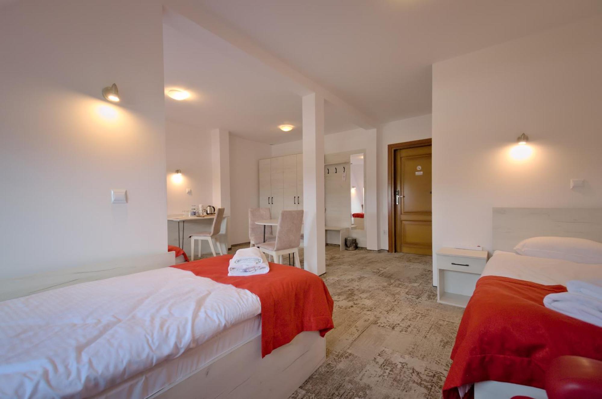 מאחובה Hotel Sezam מראה חיצוני תמונה