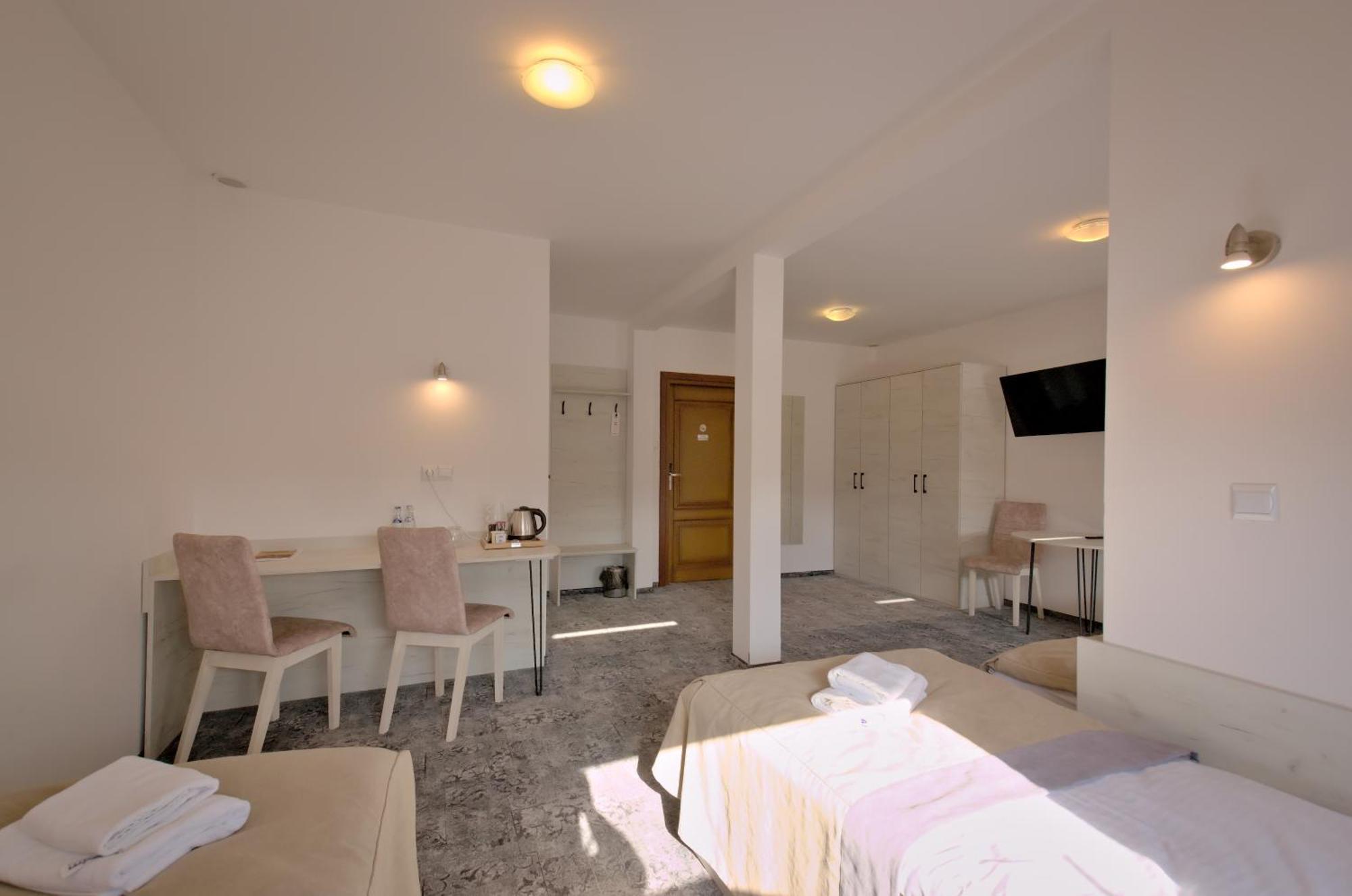 מאחובה Hotel Sezam מראה חיצוני תמונה