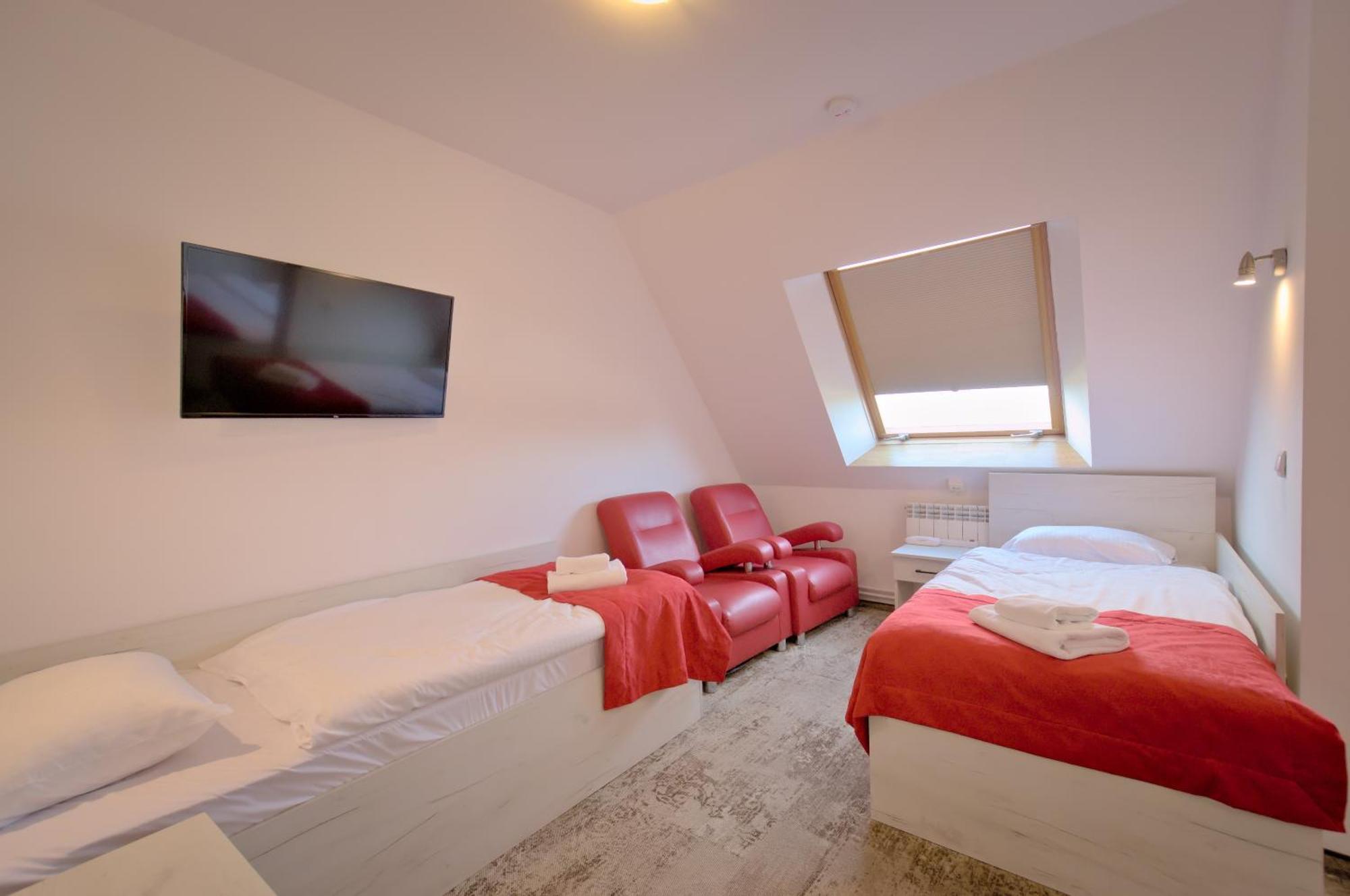 מאחובה Hotel Sezam מראה חיצוני תמונה