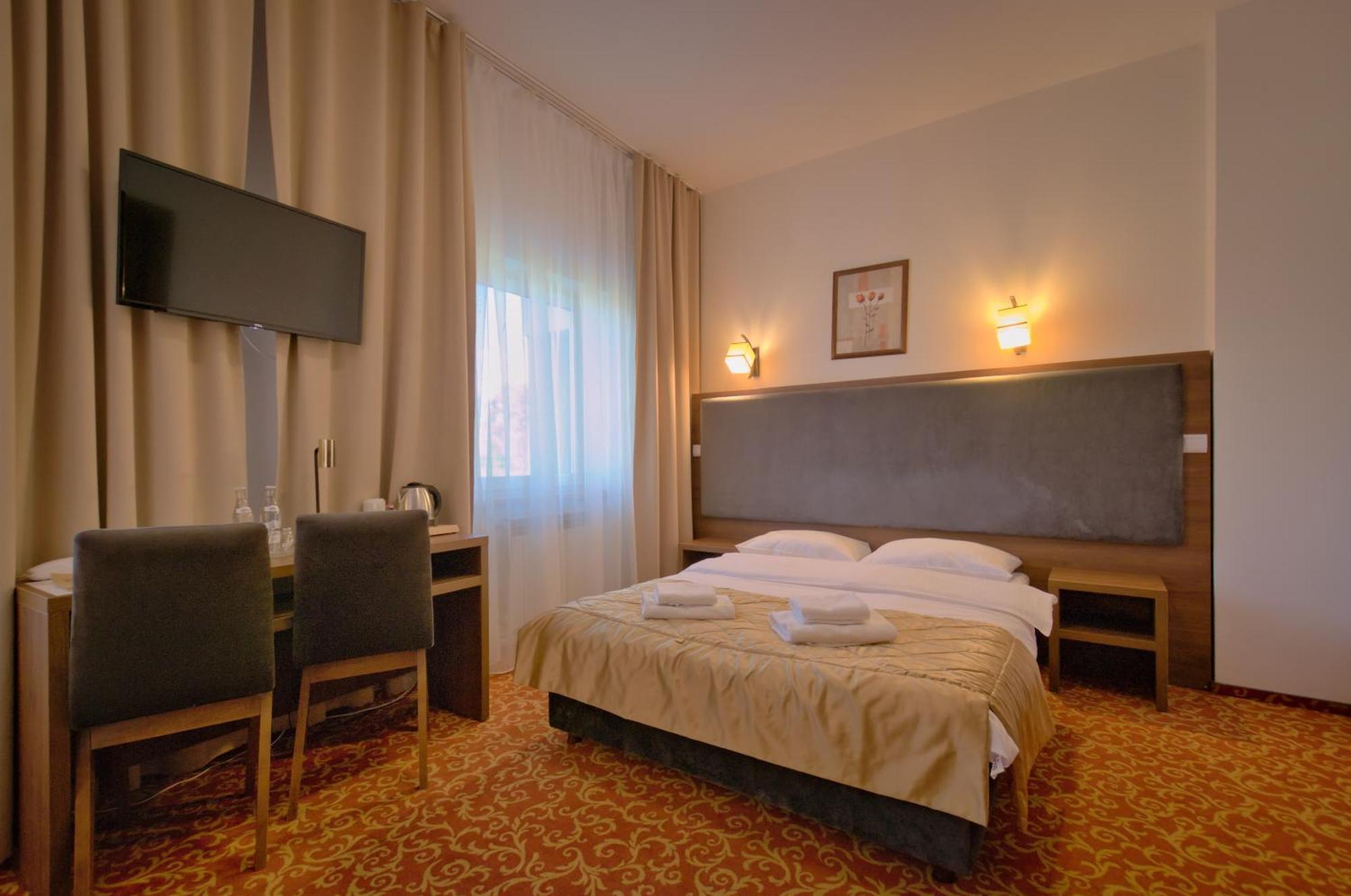 מאחובה Hotel Sezam מראה חיצוני תמונה