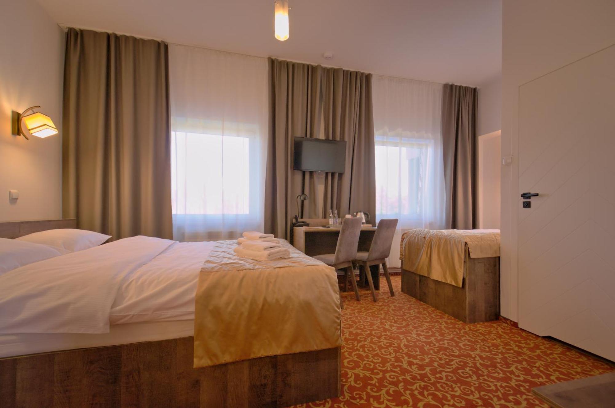 מאחובה Hotel Sezam מראה חיצוני תמונה