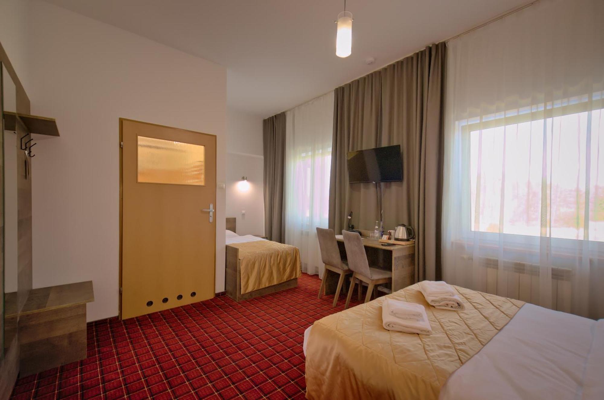 מאחובה Hotel Sezam מראה חיצוני תמונה