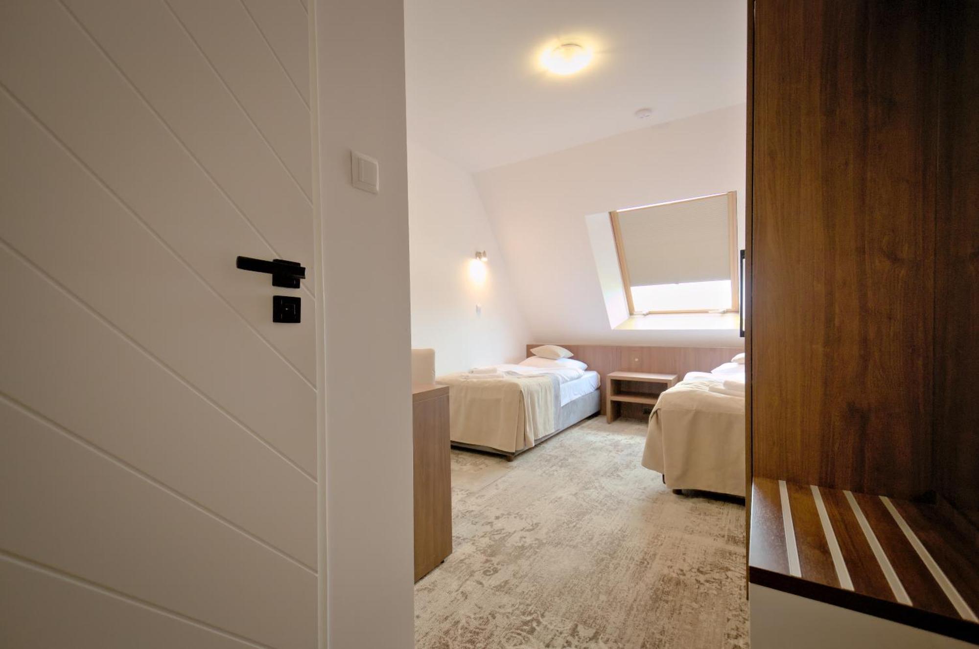 מאחובה Hotel Sezam מראה חיצוני תמונה