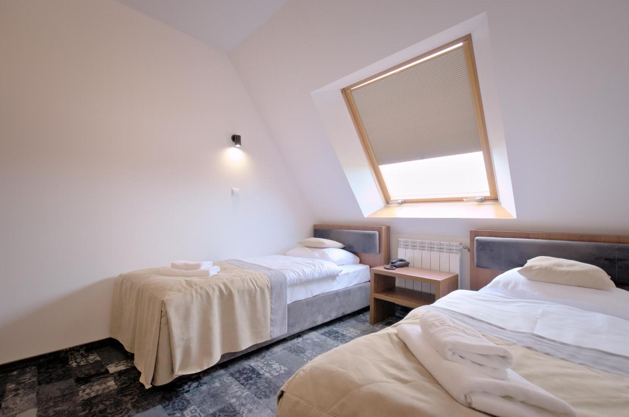 מאחובה Hotel Sezam מראה חיצוני תמונה