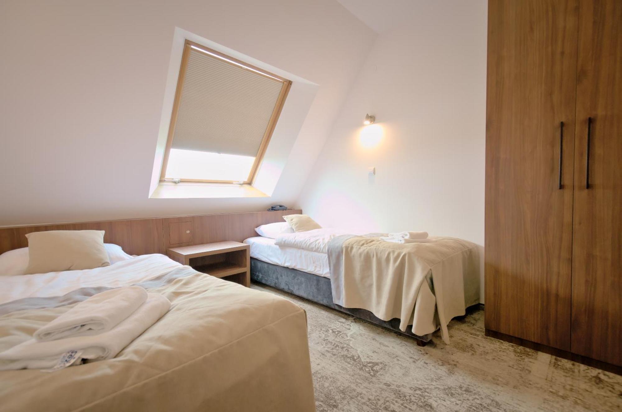 מאחובה Hotel Sezam מראה חיצוני תמונה