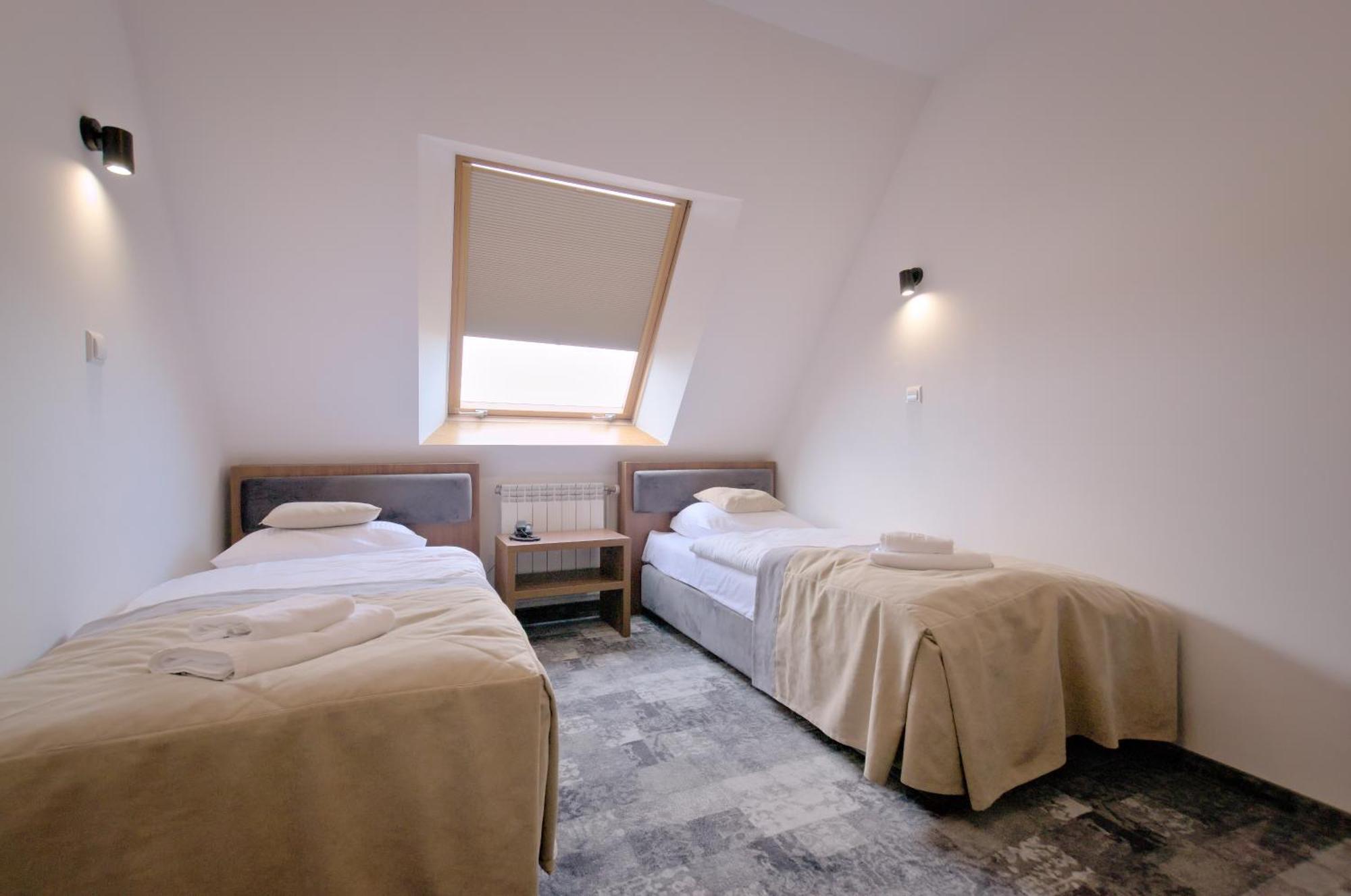 מאחובה Hotel Sezam מראה חיצוני תמונה