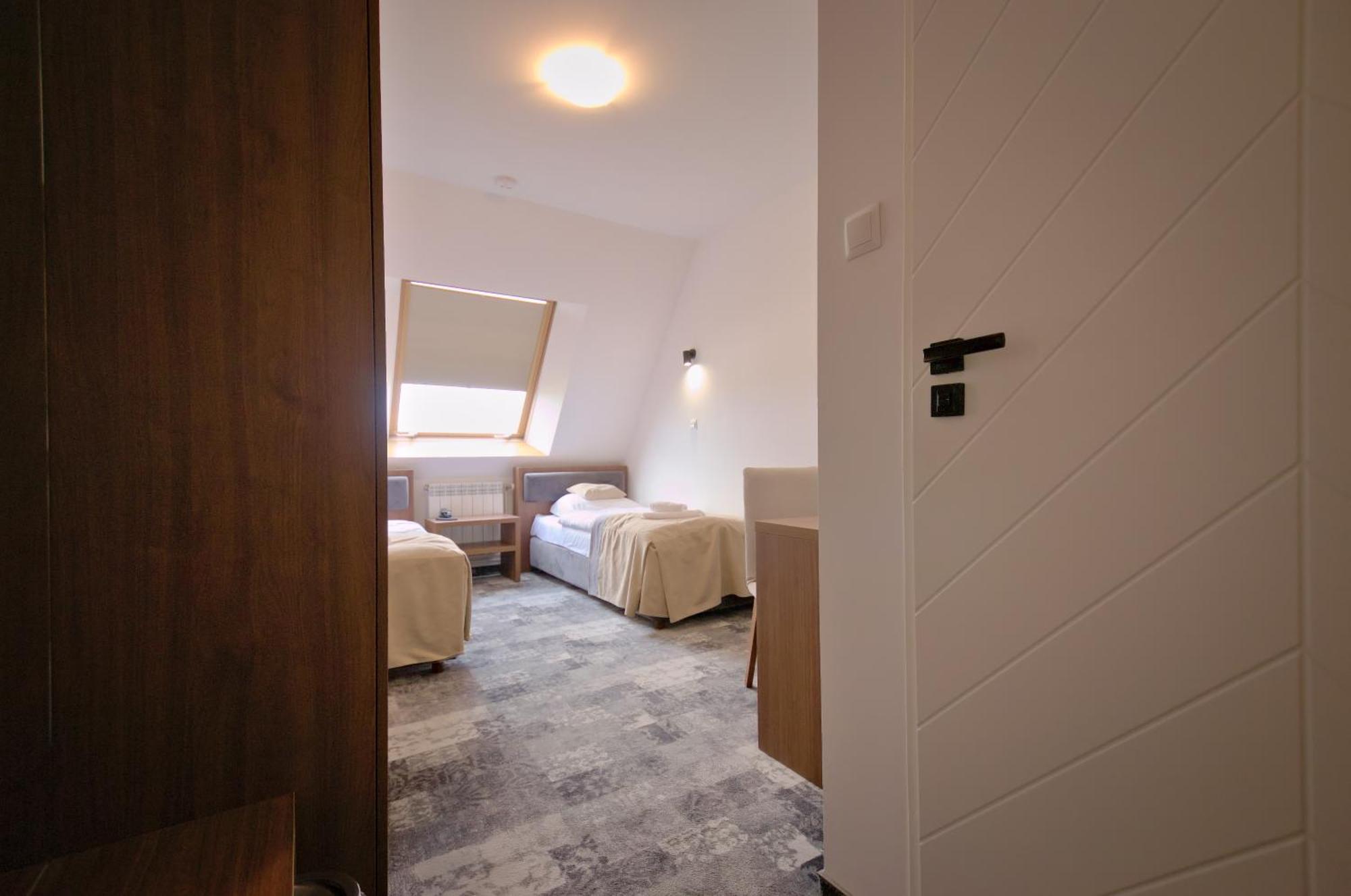 מאחובה Hotel Sezam מראה חיצוני תמונה