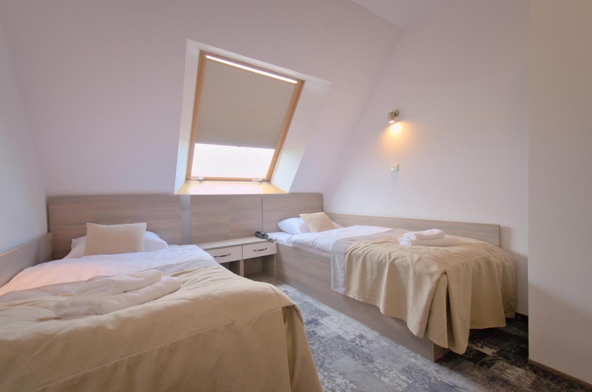 מאחובה Hotel Sezam מראה חיצוני תמונה