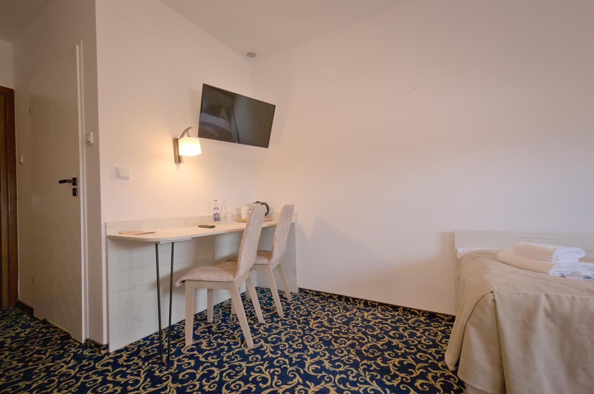 מאחובה Hotel Sezam מראה חיצוני תמונה