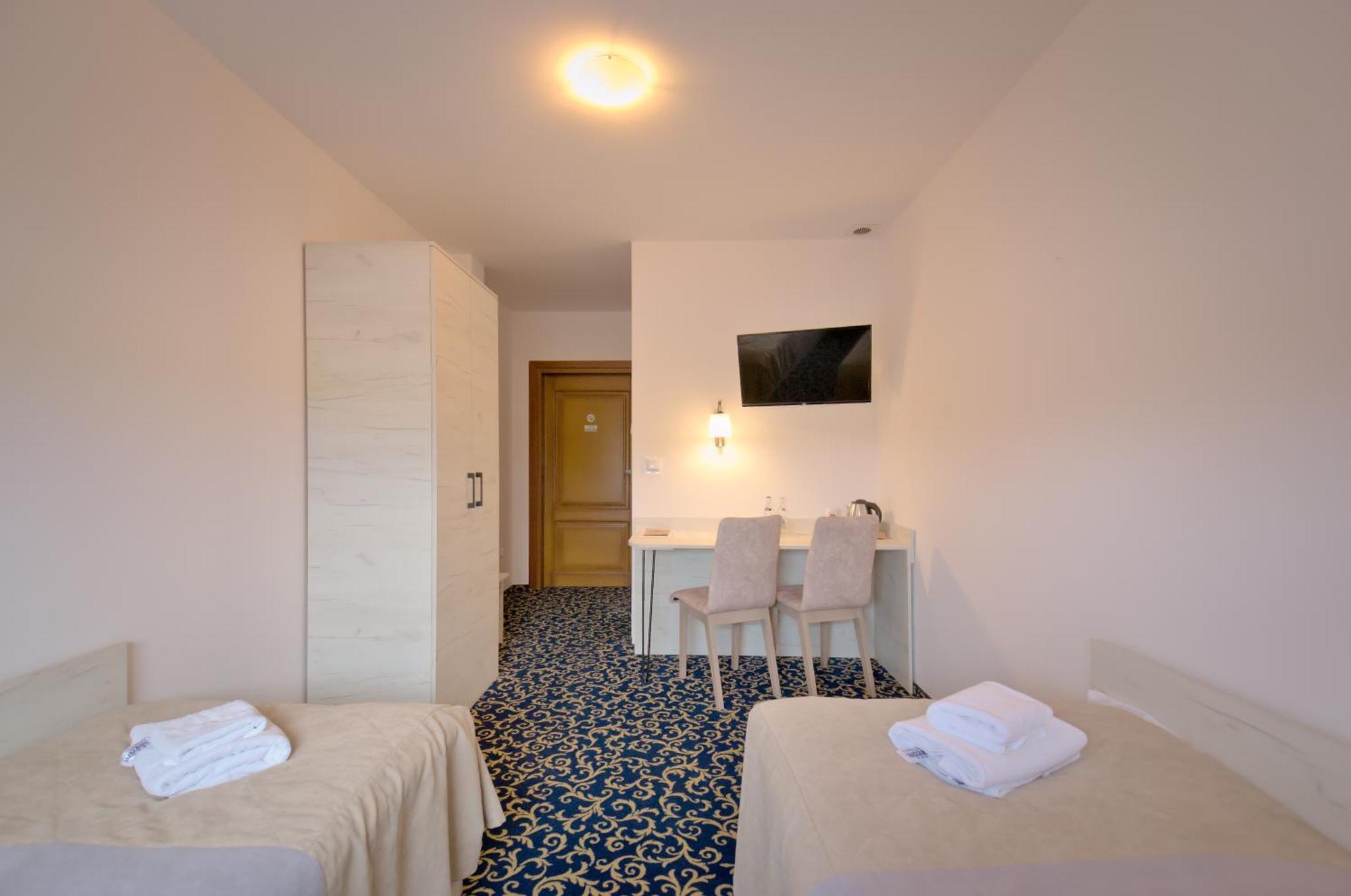 מאחובה Hotel Sezam מראה חיצוני תמונה