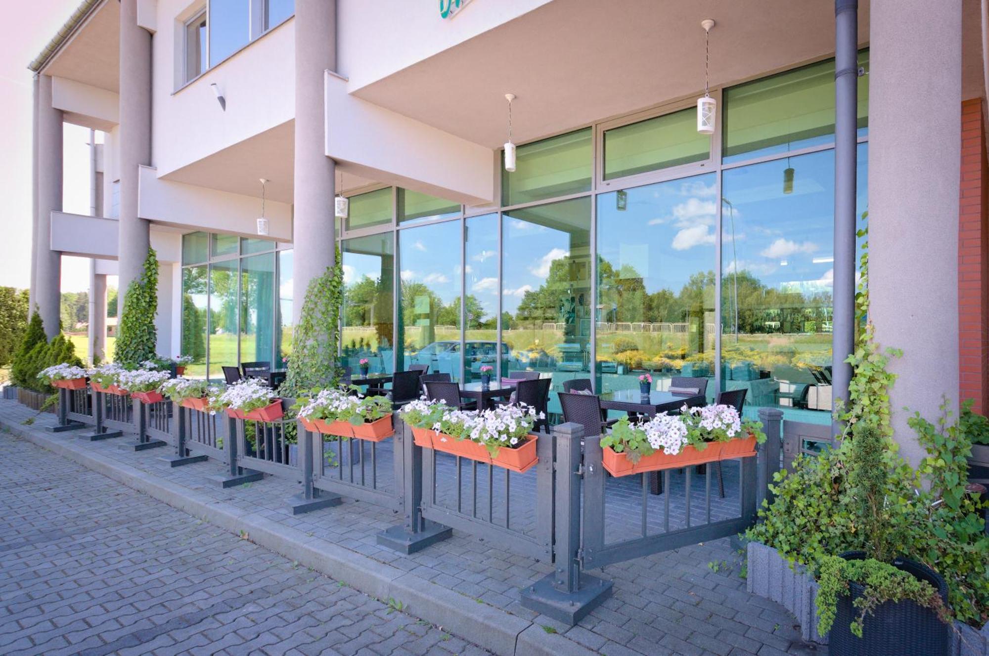 מאחובה Hotel Sezam מראה חיצוני תמונה