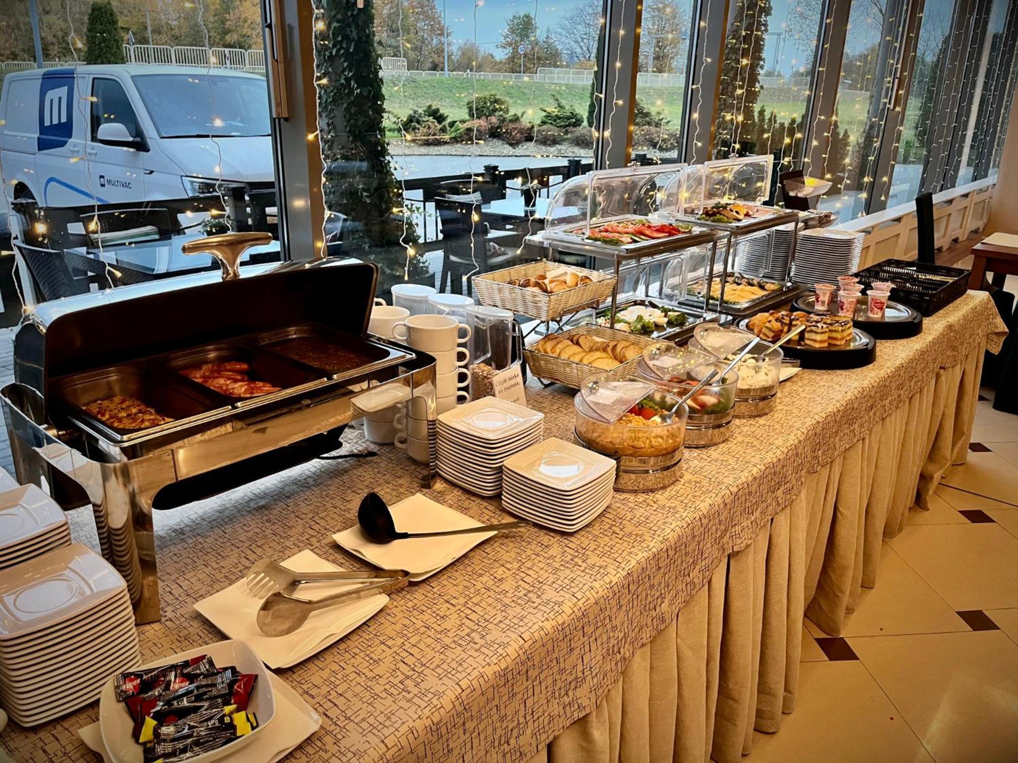 מאחובה Hotel Sezam מראה חיצוני תמונה