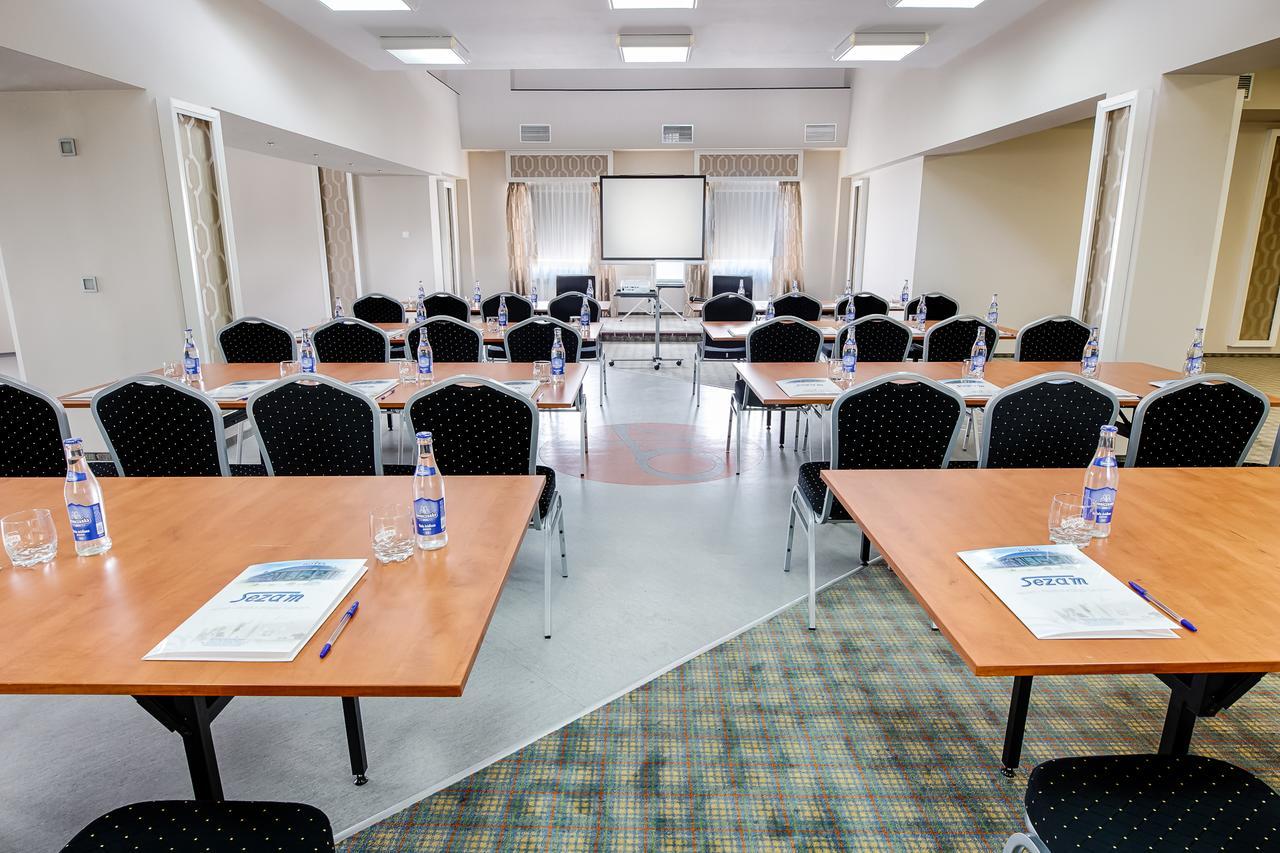 מאחובה Hotel Sezam מראה חיצוני תמונה