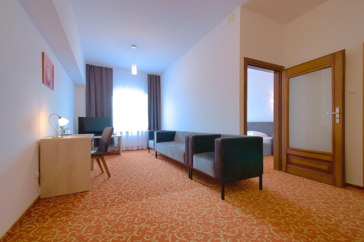 מאחובה Hotel Sezam מראה חיצוני תמונה