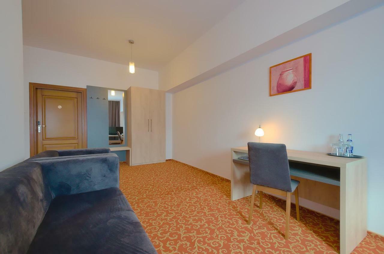מאחובה Hotel Sezam מראה חיצוני תמונה